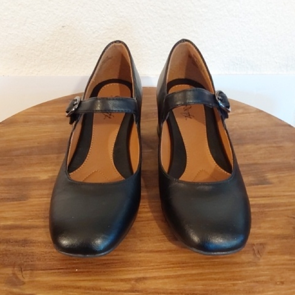 EuroSoft | Black Paulette Mary Janes Square Toe Block Heels Classy Comfort Sz.8M